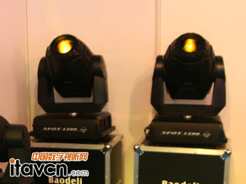3101-1200u^  1200 moving head