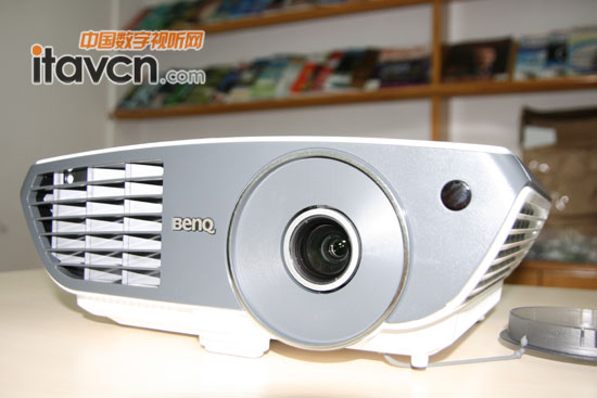 W700ͶӰC(j)l(f)
