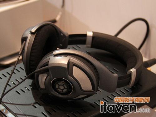 ɭHD700C^