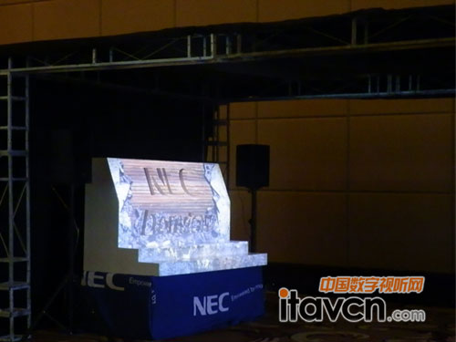 ͶӰ1_(ti)NEC PX750U+