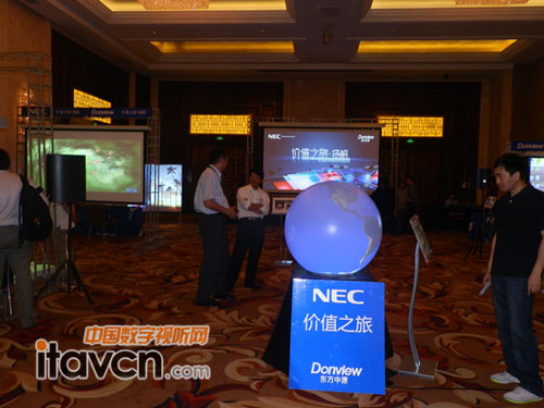 (ni)ͶӰ1̫NEC PX750U+~(y)R^