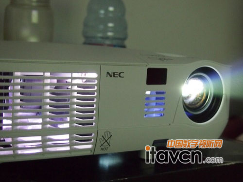 NEC ͥʘͶӰCV260W+ ֧3D
