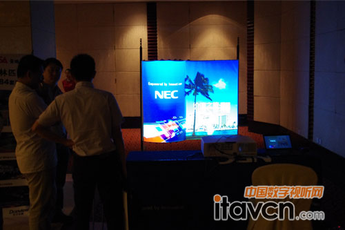 ͶӰ-1_NEC PA500X+