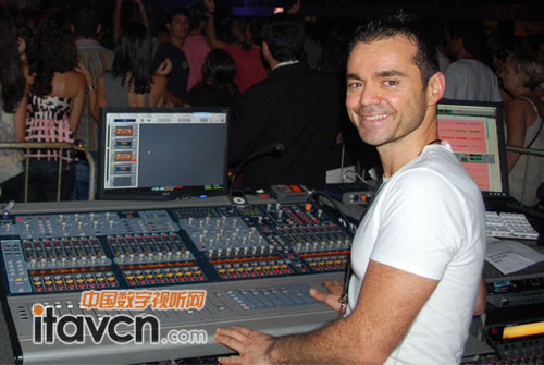Ĵ AnastaciaWѲxSennheiser