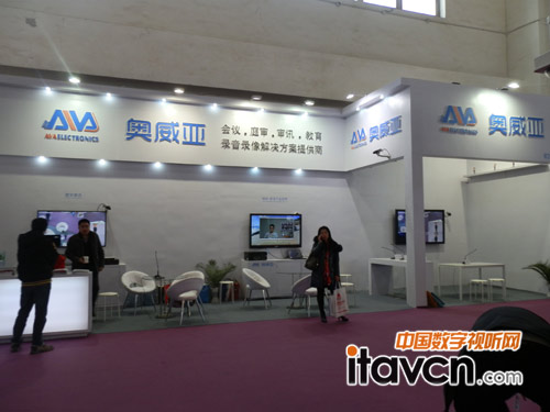 AVAzQ2012