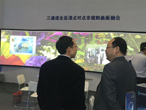 AVANZAͶӰ[InfoComm2015